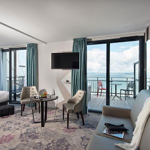 Exceptional Suite Private Whirlpool Bath Sea View